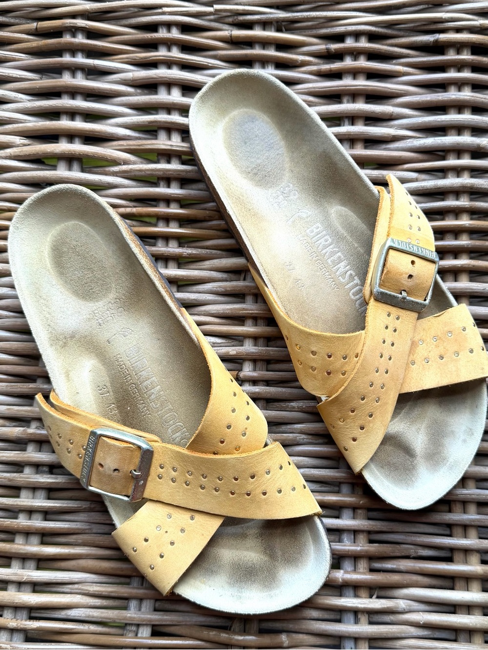 Birkenstock Siena Ochre Sandals 8 EU 39 Yellow Rivet Nubuck Slide